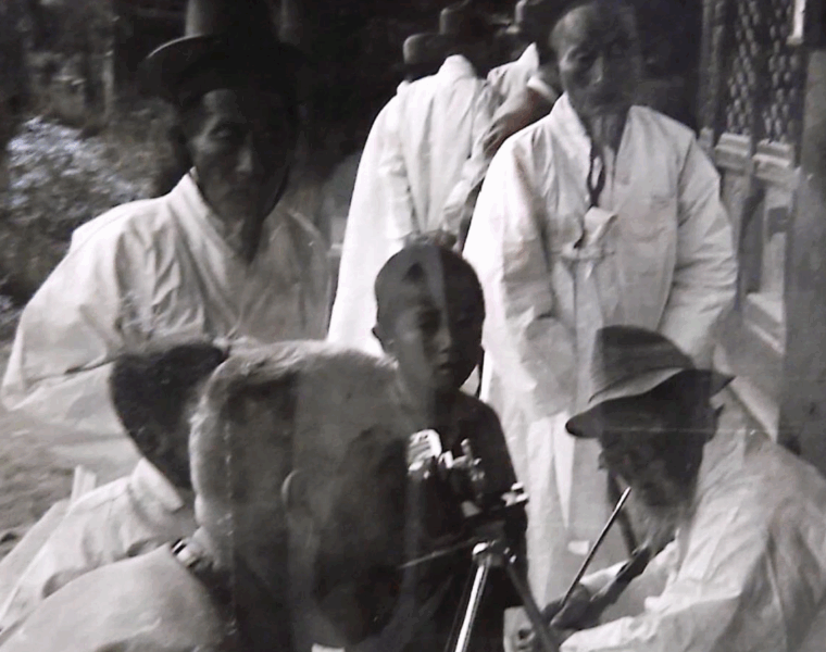 This picture depicts civilians, who are believed to be Korean.